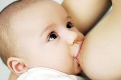 Ребенок кусается при грудном вскармливании: что делать?