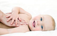 Массаж новорожденных: полезная терапия для мамы и ребенка
