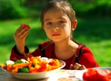 Следует ли с детства приучать ребенка в вегетарианству?
