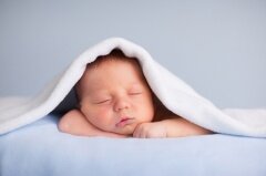 Календарь развития малыша до года: первый месяц жизни.